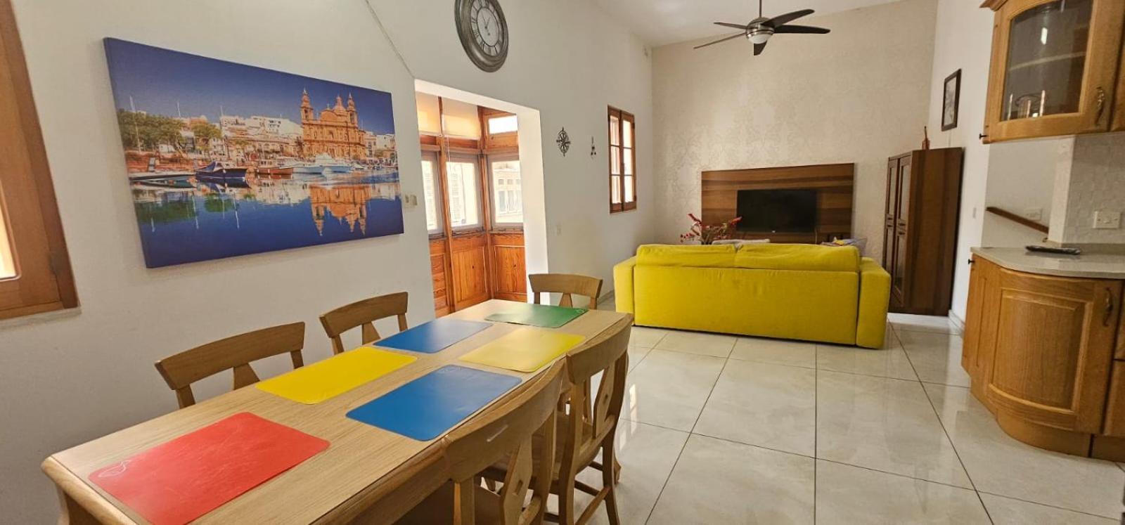 3 Floors Villa On Promenade 4 Bedrooms 3 Bathrooms สลีมา ภายนอก รูปภาพ